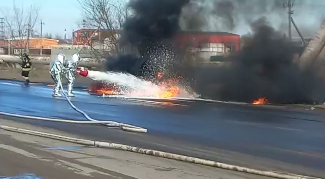 В Волжском из-за разлива топлива случился пожар